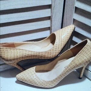 Elegant Beige Crocodile Pattern Heels